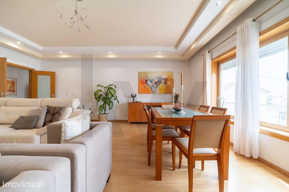 Apartamento T3 com Suite, Arrecadação e Garagem para 3 Carros