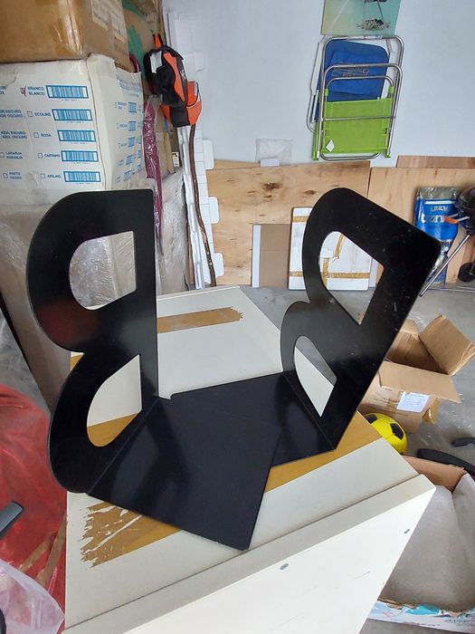 2 Bookstands