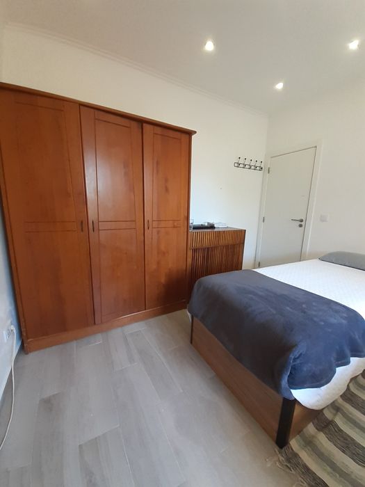 Quarto Cascais-Estoril, em vivenda  de alto  padrão.