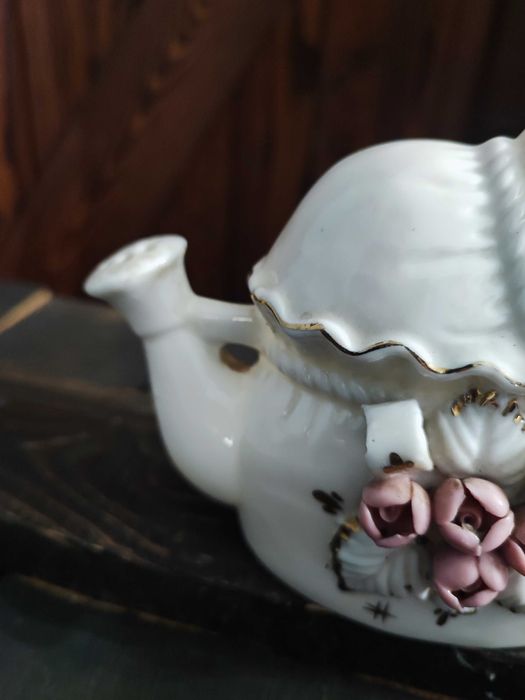 Ceramiczna konewka ozdobna