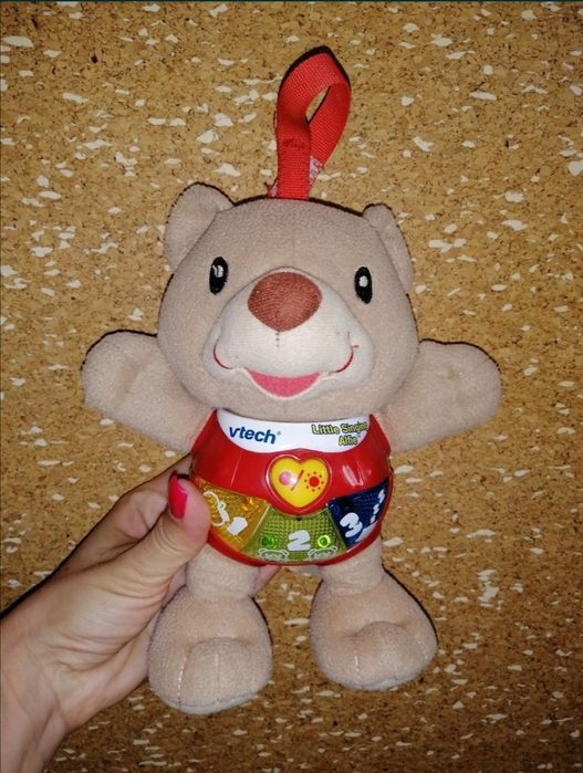 Интерактивная музыкальная игрушка подвеска поющий мишка Vtech Alfie