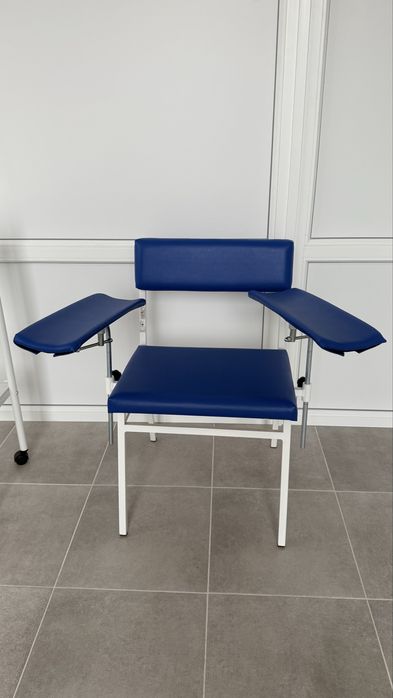 Продаю нові медичні меблі, гінекологічне крісло без упакування.