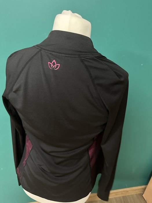 Czarna bluza sportowa