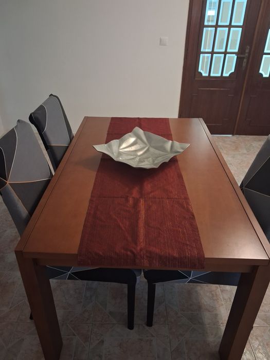 Mesa ate 3metros mais aparador