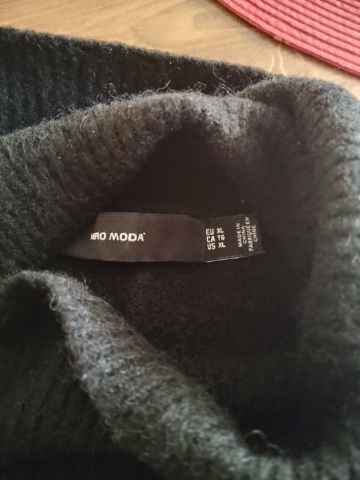 Swetr długi czarny golf wełniany używany. .