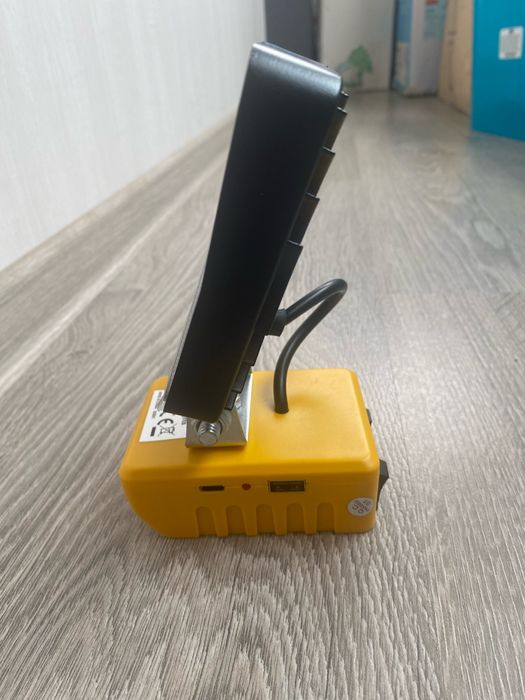 Фонарь прожектор 8 Вт под АКБ DeWalt 18В+ USB