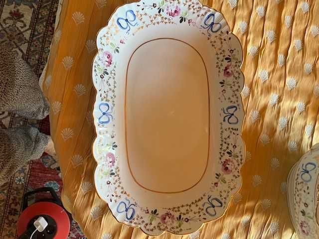 Serviço jantar 70 peças de porcelana pintado à mao Vista Alegre