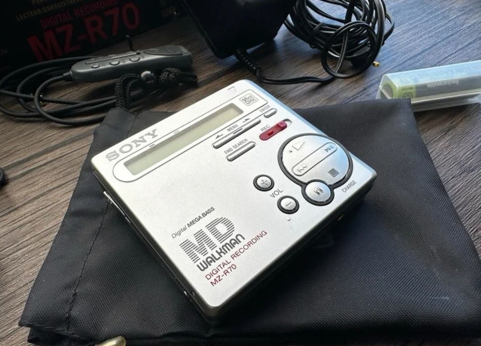 Gravador portátil Sony MZ-R70 MiniDisc.