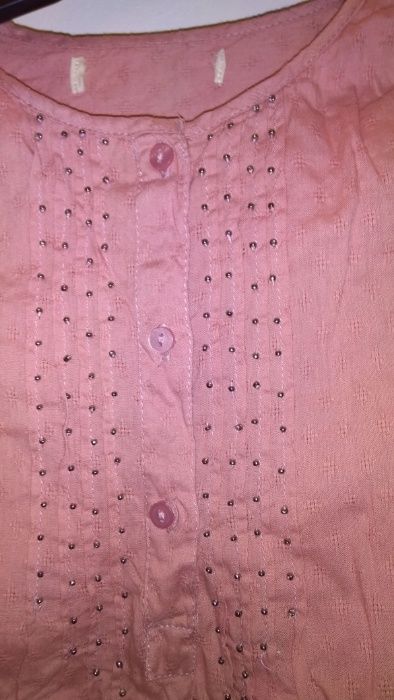 CAMISA rosa com detalhes em BOM ESTADO
