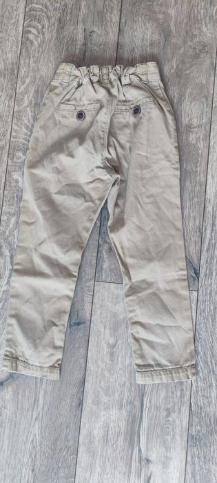 Beżowe spodnie chłopięce