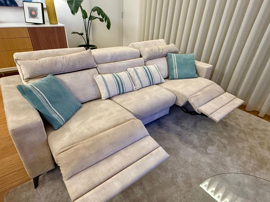 Sofá  com chaiselong elétrico