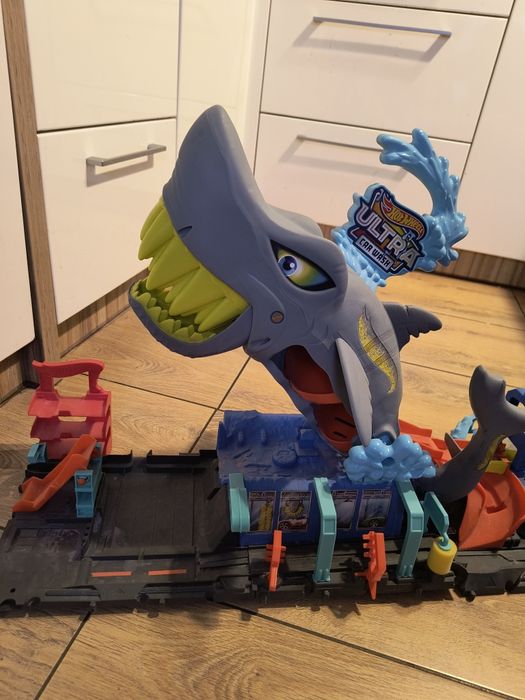 Hot Wheels myjnia rekin