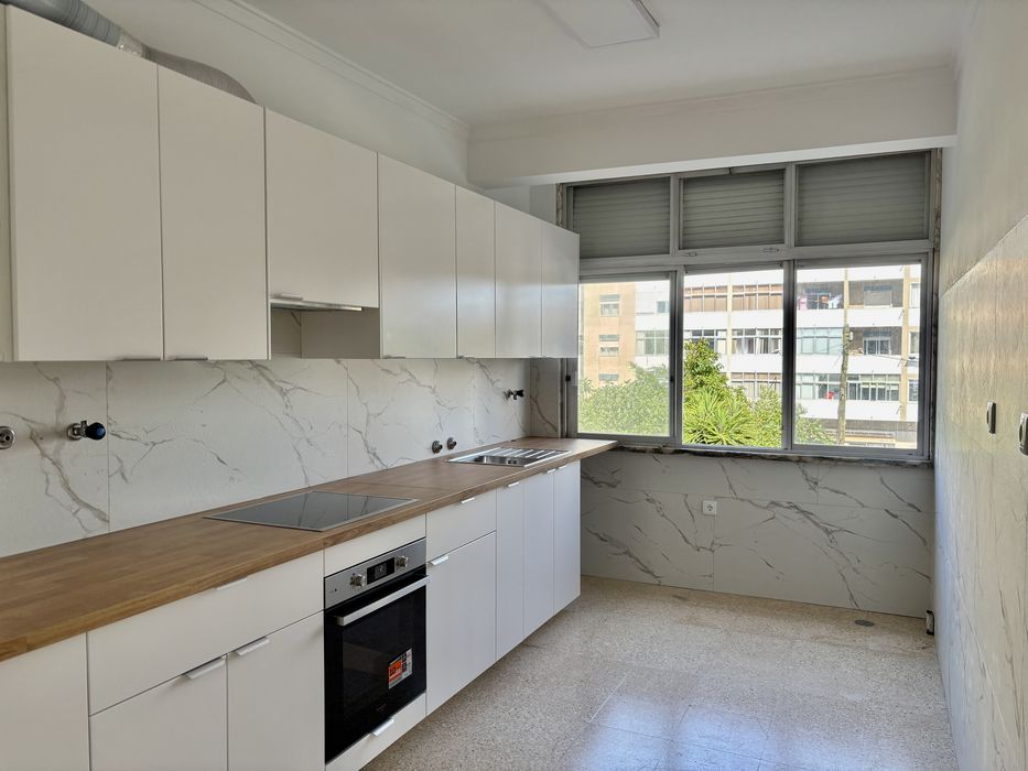 Apartamento T2 Renovado no Centro de Mem Martins