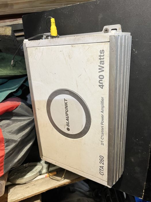 Wzmacniacz i dwie skrzynie