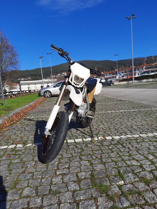 AJP PR3 125 supermotard