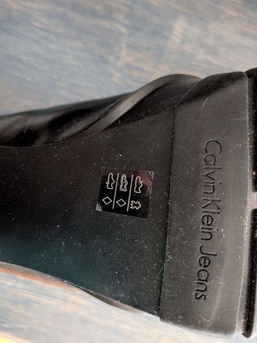 Skórzane czółenka  na słupku  Calvin Klein