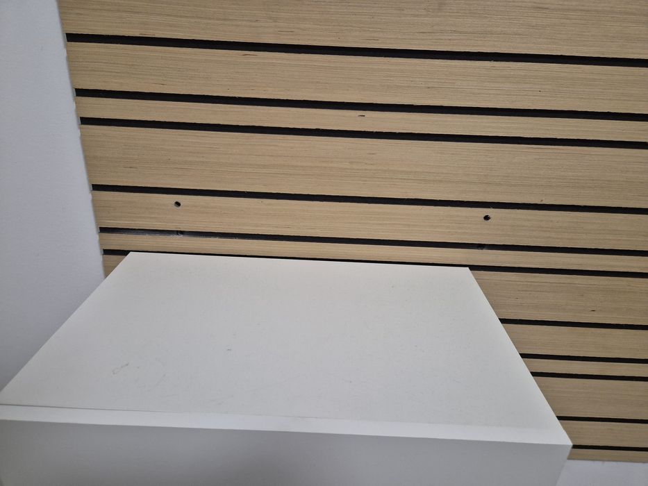 Cabeceira de cama é duas mesas de Cabeceira