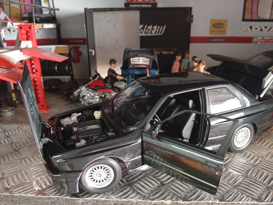 1/18 miniatura BMW E30 M3