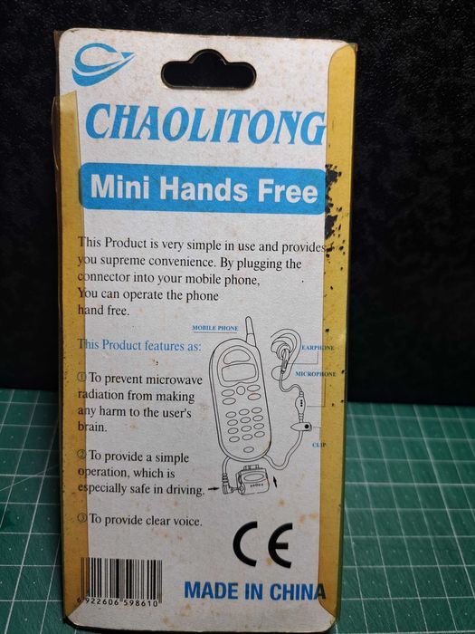 Kit mãos livres antigo para telemóveis Motorola.