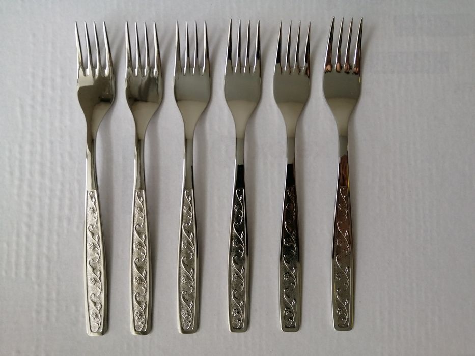 Столовые, десертные, чайные, кофейные ложки, вилки, ножи.