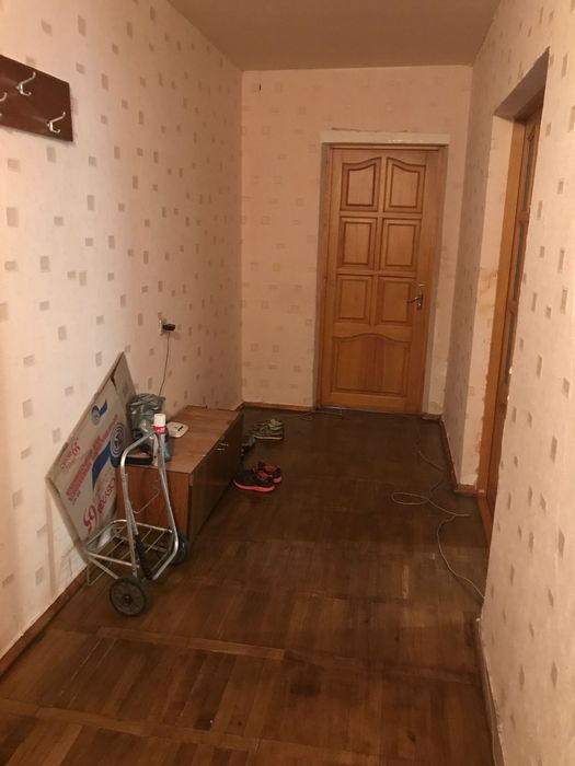 Здається кімната .  Київ, Святошинський район