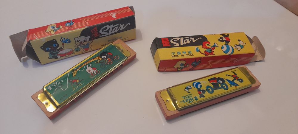 Brinquedo lote 2 harmonicas com caixa