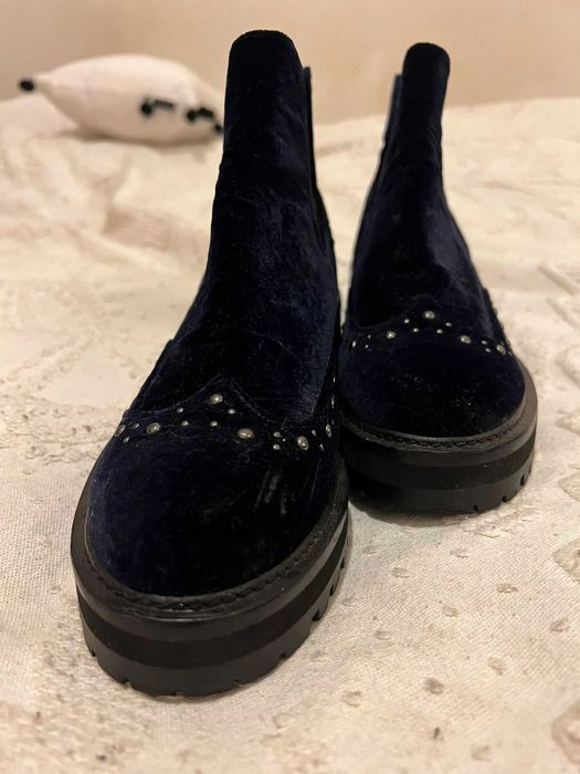 Botins da marca Pinko em azul navy