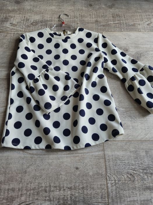 Bluzka w granatowe grochy
