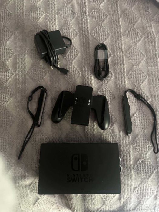 Nintendo Switch 1 + etui + 2 gry