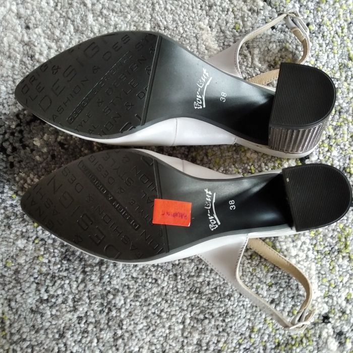 Buty na obcasie r. 38