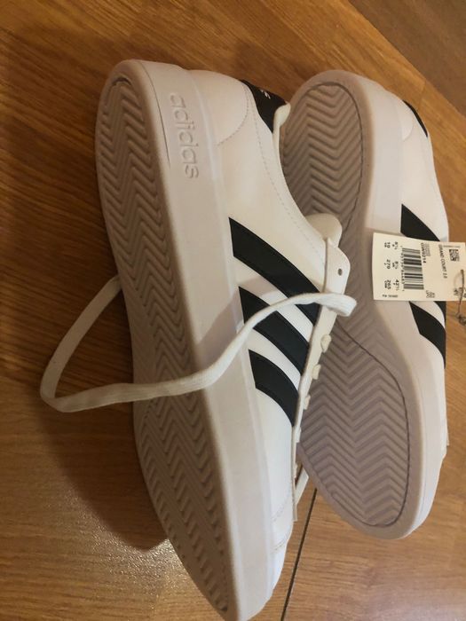 Tenis Adidas novos