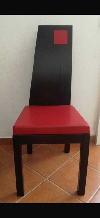 Mesa e cadeiras bom estado