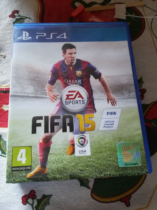 Jogos playstation 4 e um comando