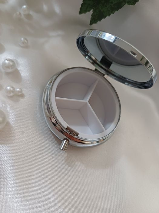 Metalowe pudełeczko na leki, witaminy - Płaskorzeźba