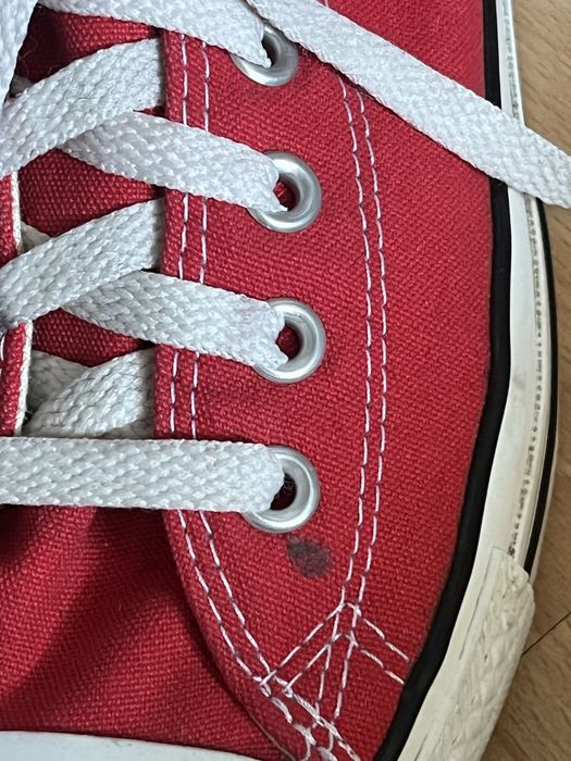 Orginalne conversy z kolorze czerwonym