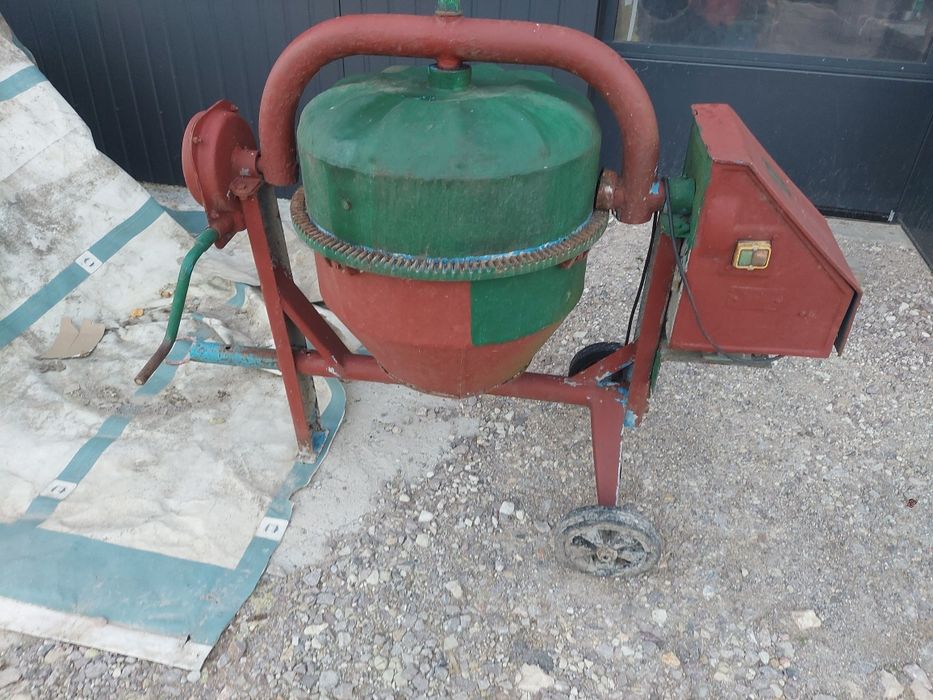 Betoniarka Agro-Wikt na 230v Wywrot na korbkę Mieszalnik Transport