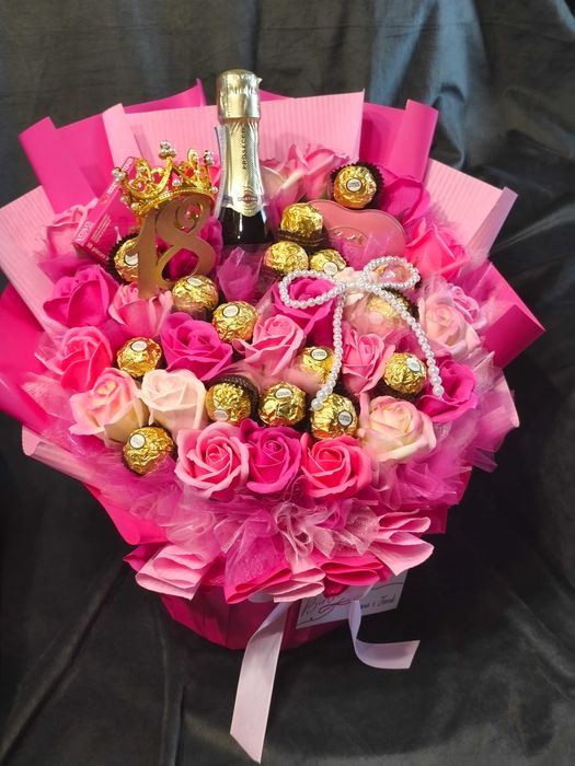 Prezent na 18 urodziny dla dziewczyny | Flower Box | Ferrero Rocher