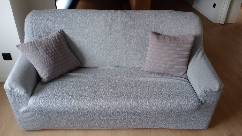 Sofá 2 lugares com capa