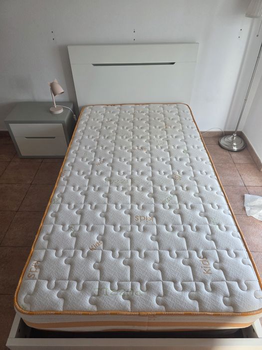 Conjunto Quarto Juvenil 120x200 (Cama + Colchão + Mesa Cabeceira)