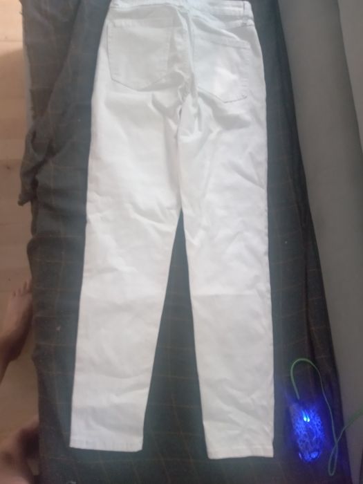 Damskie spodnie S białe