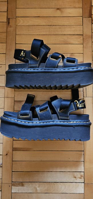 Продам босоніжки Dr.Martens