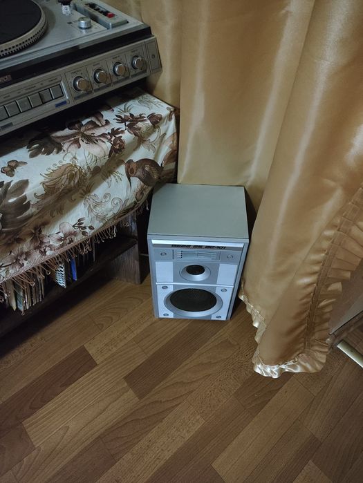 Вініловий програвач Вега 109 , нова голка,обслужений майстром, колонки і 50 пластинок