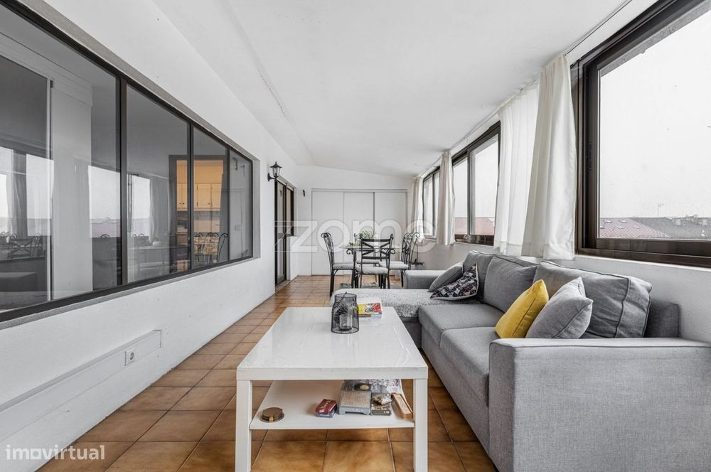 Apartamento T3 de cobertura, com terraço e garagem