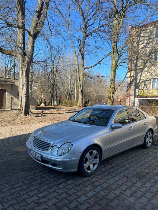 Mercedes Benz W211