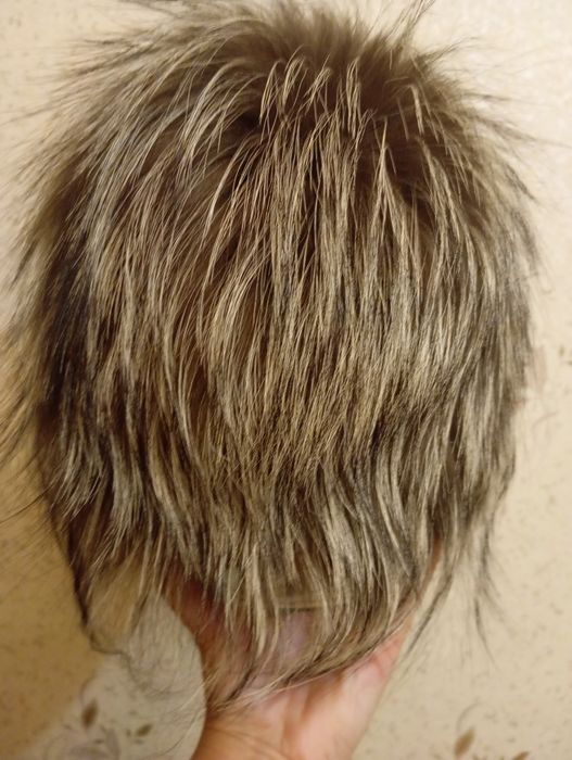 Продам дві зимові шапки.