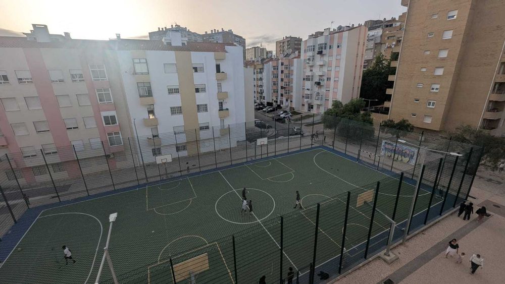 T2 com Arrecadação no Carregado – Excelente Localização