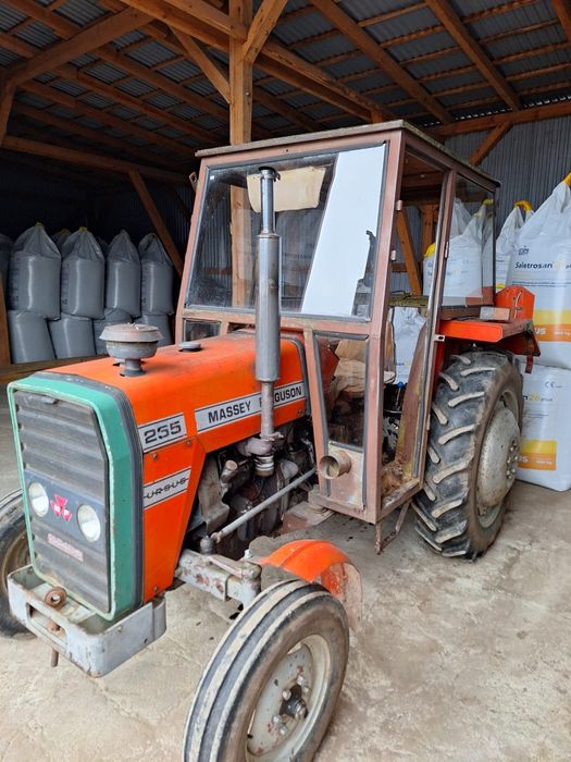Massey Ferguson 255