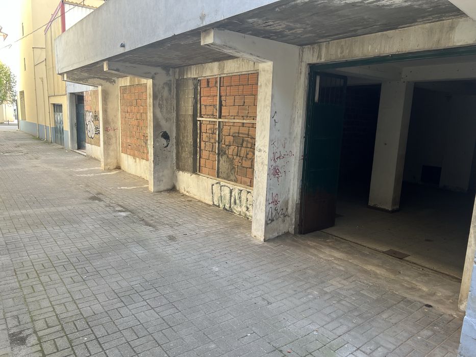 Espaç comercial com 900 metros2 no centro de Bragança