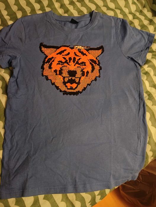 T-shirt chłopięcy z cekinami