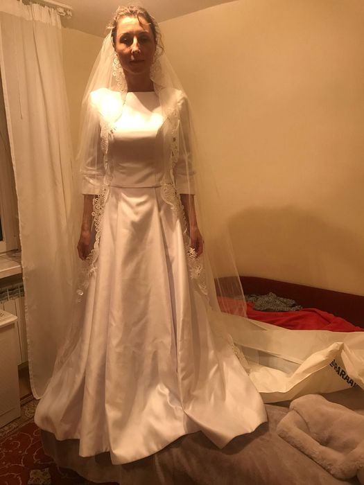 Suknia ślubna profesjonalny design. Bardzo dobry materiał.